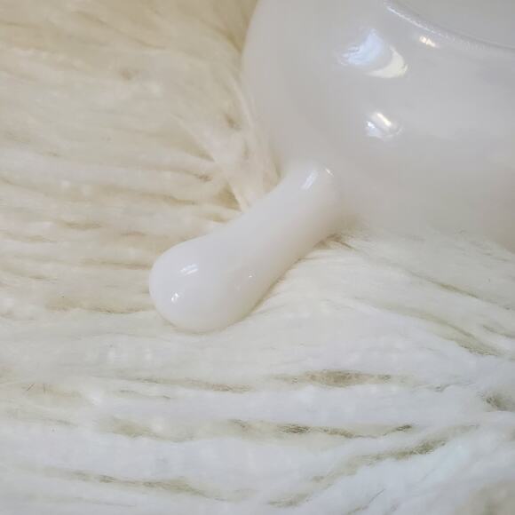 Vintage Milk Glass Handled Soup Bowl Set of 2 - Picture 6 of 6